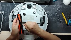 Чистка вращающейся щетки Робота-пылесоса  ROIDMI EVE Plus.