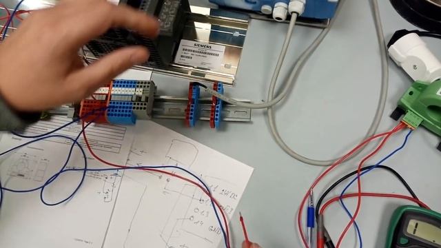 Аналоговый вход - 4 проводная схема подключения на примере датчика тока смотреть онлайн