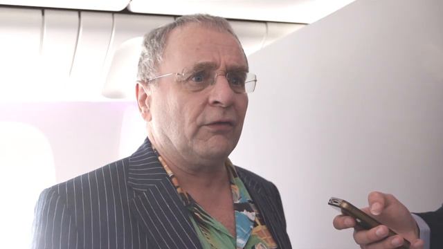 The Hobbit Sylvester McCoy, Aidan Turner on Air New Zealand смотреть онлайн