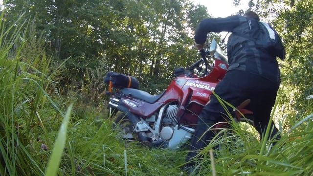 Africa Twin and Transalp: Flat Tire смотреть онлайн