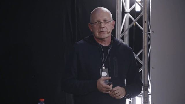 Как экспериментировать в плакате  | Юрий Гулитов | Prosmotr