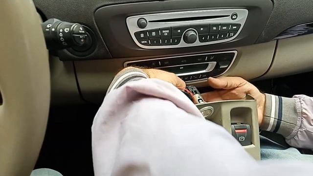 Renault Scenic'e USB SD Kart Okuyucu Taktık смотреть онлайн