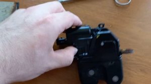 Ремонт и замена концевика замка багажника/ не горит свет в багажнике / Лада Гранта лифтбек