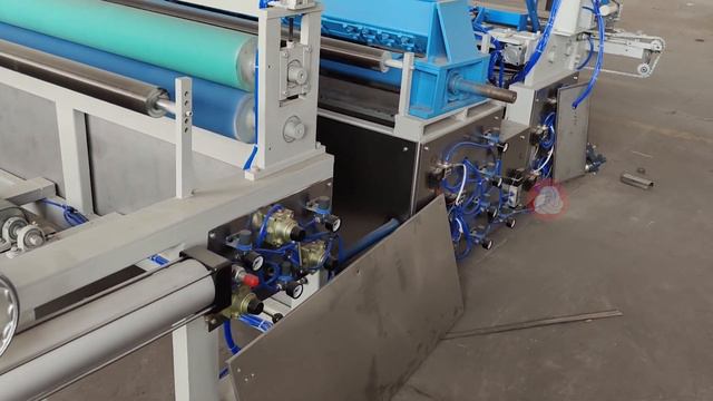 Tissue Folding Machine and Wipe Rewinding Machine смотреть онлайн
