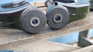 Распаковка новых нижних рычагов на Кайрон (со сменной шаровой)