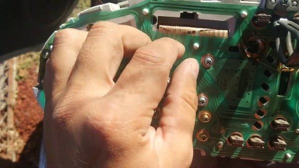 Не работает тахометр. Причина