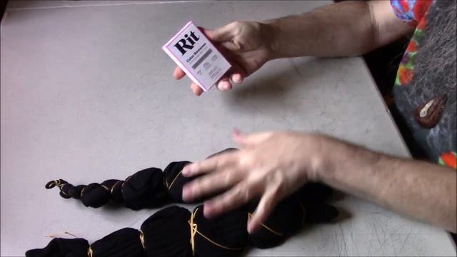 Discharge Dyeing 2 Black Tees with RIT Color Remover with more detailed folds смотреть онлайн