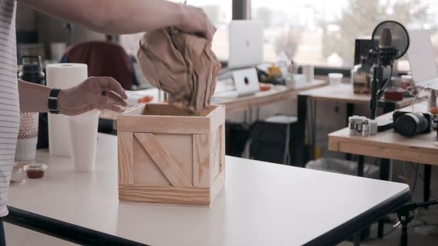 Unboxing Man Crate with Exotic Meats - #DAILYREEL 168 смотреть онлайн