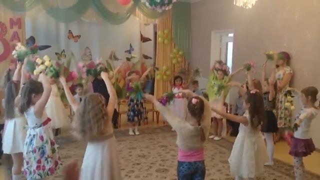 Танец цветов на 8 Марта смотреть онлайн