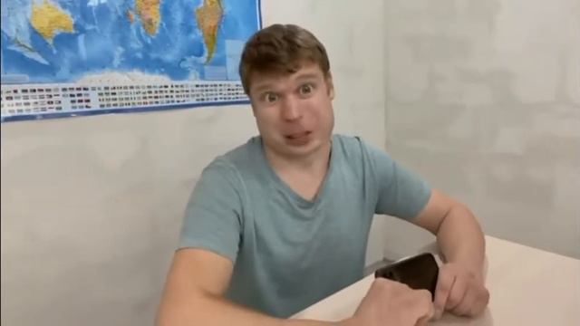 сегодня в честь этого ролика моему каналу исполнился 1 год. надо выпить за это 🎂🎉🎉🥂🍻🍾