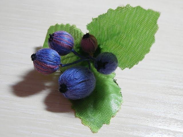 Украшение "Гроздь смородины" из бусинок смотреть онлайн