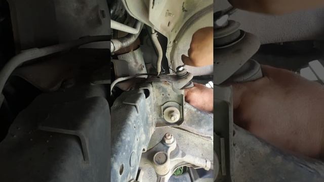 Replacing shock absorber on 04 Nissan navara d22 смотреть онлайн