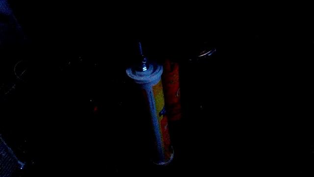 Пробный пуск электростатического генератора на ТВС. Шьёт даже через стекло)