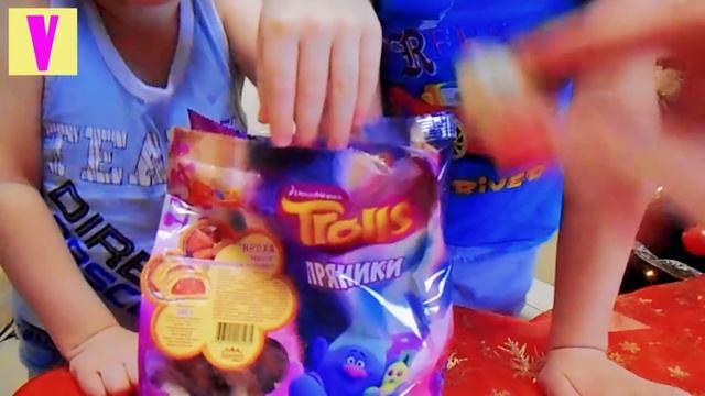Пробуем ВКУСНЯШКИ СЛАДОСТИ Наши Сладкие Покупки Пряники Trolls Kids Eat Candy HappyVova смотреть онлайн