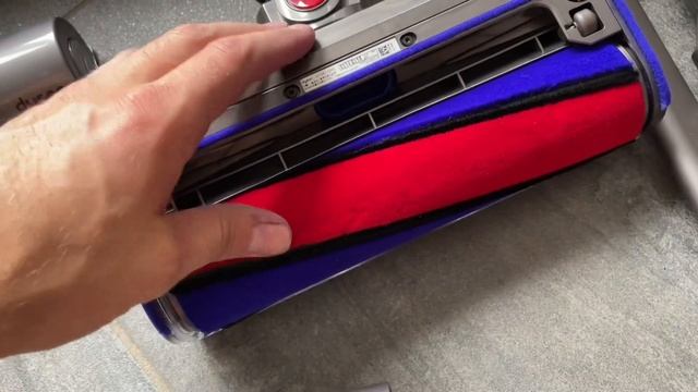 DÉBALLAGE & TEST ASPIRATEUR DYSON V8 ABSOLUTE смотреть онлайн