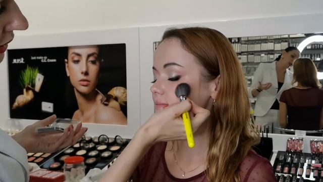 Делаем макияж «лисьи глазки»! Уроки с визажистом Галиной Кравец. Эпизод 4 смотреть онлайн