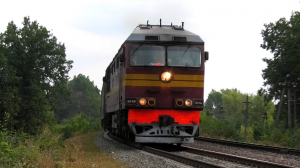 Бордовый ТЭП70-0546 со скорым поездом Адлер — Санкт-Петербург