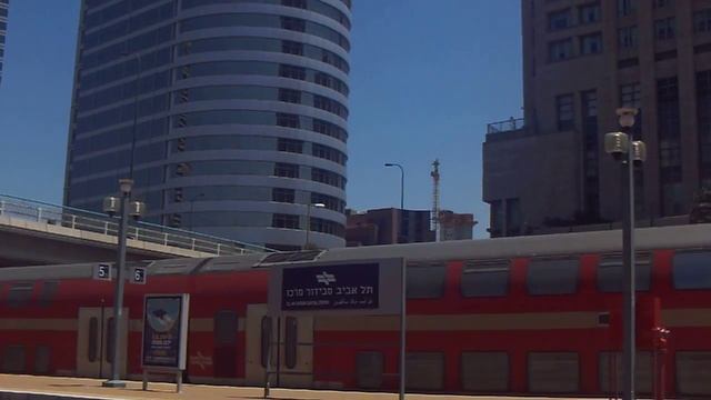 Tel Aviv central station train arriving. Прибытие поезда на станцию Тель-Авив центральная. смотреть онлайн
