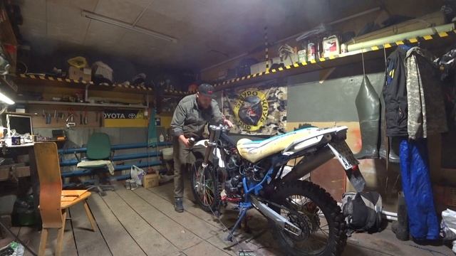 Изменяю геометрию сиденья на Motoland XR 250 Enduro смотреть онлайн