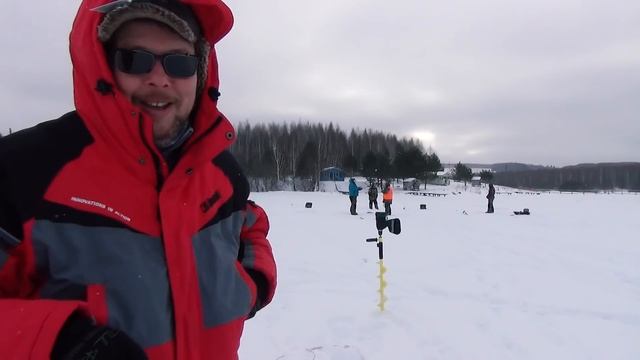 Сколько мощи в этой рыбе! Ловля форели зимой на блёсны, вибы и поставушки. смотреть онлайн