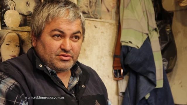 Люди, которые помогают нам ходить. Сапожник - живая натура старого Сухума. смотреть онлайн