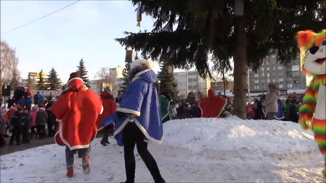 Новогодние елки. Появление главных Новогодних персонажей Деда Мороза и Снегурочки.Елочка зажгись! смотреть онлайн