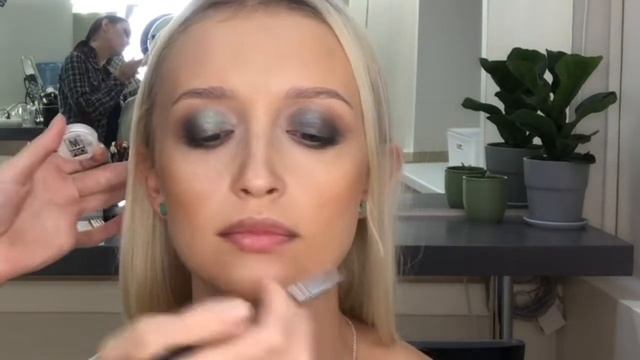 Макияж со стрелками смотреть онлайн