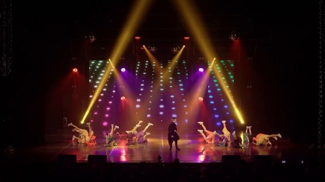 Шоу "Республика". Эстрадно-современный танец — Черный кот смотреть онлайн