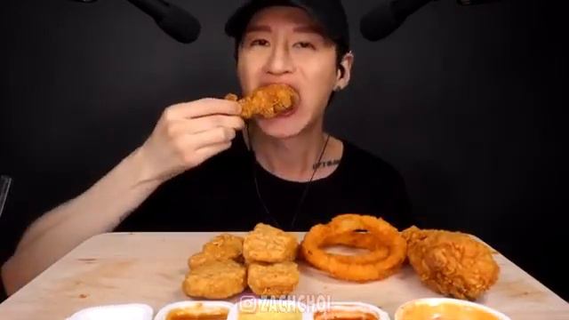 Японцы едят еду из KFS// АСМР//