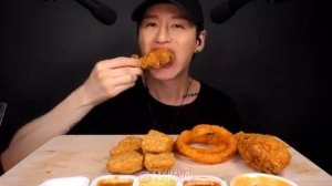 Японцы едят еду из KFS// АСМР//