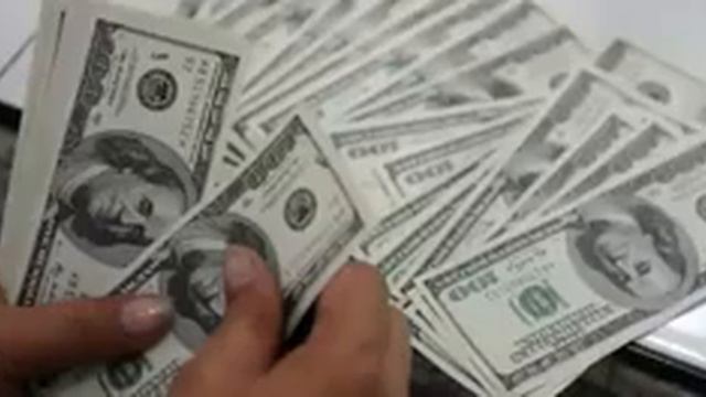 Девушка чуть не выбросила ЭТУ Находку! Но сейчас она ищет богатого покупателя.. смотреть онлайн
