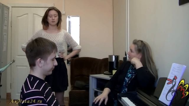 Урок вокала.Развитие гармонического слуха.Прямой звук и Вибрато.Чистота интонации. смотреть онлайн