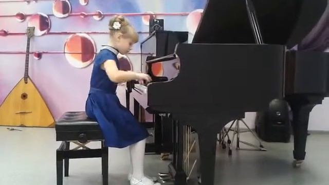 К Гурлитт игры на лужайке смотреть онлайн