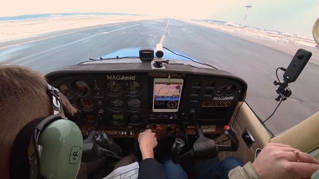 Домодедово-Мячково на Cessna 172. Продолжительное руление и взлет из UUDD(DME) смотреть онлайн