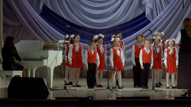 Муз. А.Пахмутовой сл. Н.Добронравова "Песня о матери - планете ". Исполняет младший хор Радость. смотреть онлайн