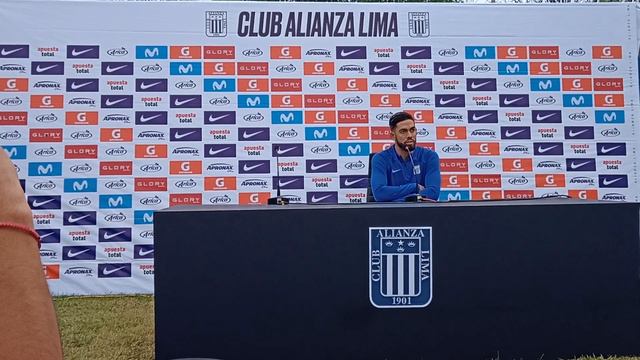 Presentación de Andrés Andrade en Alianza Lima смотреть онлайн