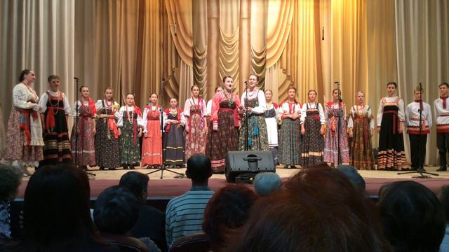 Ансамбль Голоса России - Еще луга,не зацветали смотреть онлайн