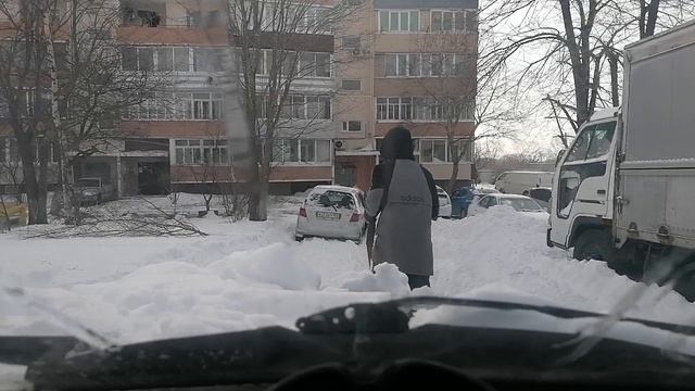 Вытаскиваем машины после снегопада смотреть онлайн
