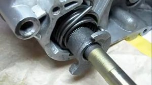 139FMB Установка возвратной пружины кик-стартера