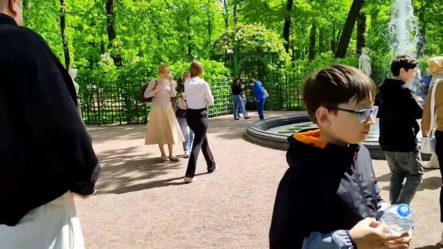 Воскресная прогулка по Санкт-Петербургу | Прогулка в летнем саду | Прекрасная погода в Питере смотреть онлайн
