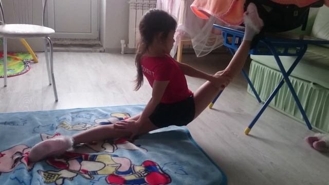 Леонова Софья 9 лет 28.01.18 растяжка на правую смотреть онлайн