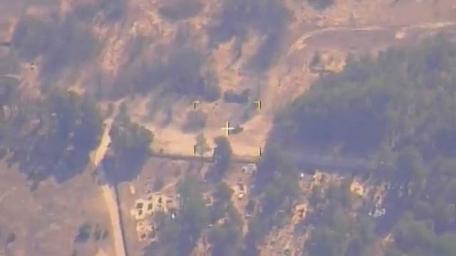 Russian MoD video from an Orlan-10 UAV showing a strike on Ukrainian humvees. #russians смотреть онлайн