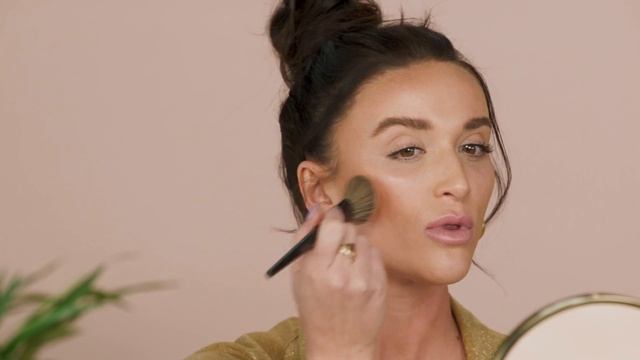 Matte vs. Shimmer Bronzer: Your Guide to the Perfect Application | Sephora Beauty Newbie смотреть онлайн