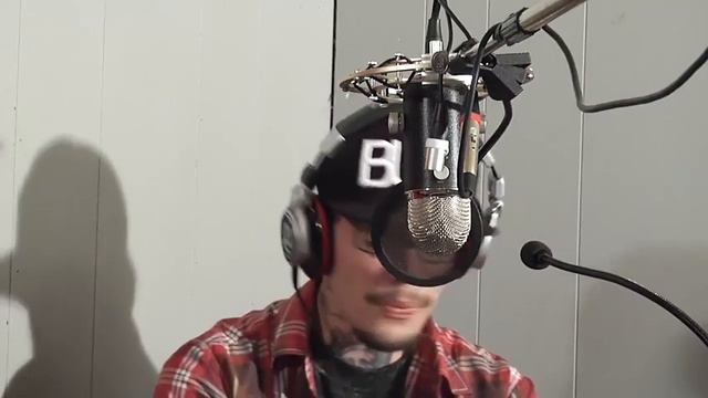 Blue Yeti Pro on vocals for Get Out A My Head By Scotty Parkk смотреть онлайн