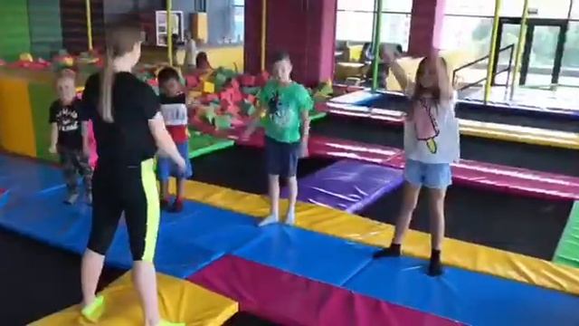 Батутный центр ZkidZ Club смотреть онлайн