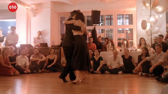 Fatima Vitale and Andres Sautel – Y no te voy a llorar смотреть онлайн
