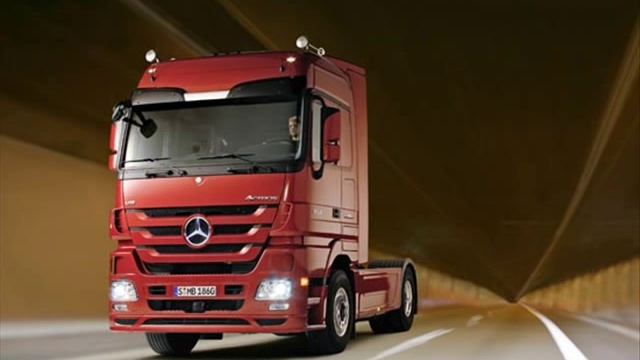 Nuevo renault magnum y nuevo mercedes actros 2008 смотреть онлайн