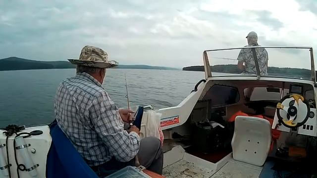 За щукой. Иркутское водохранилище день второй 07.08.2016. Поклёвка двух щук одновременно. Часть 7. смотреть онлайн