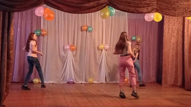 танец под песню Федерико Феленни. На день матери 5, 6, 9 классы❤??