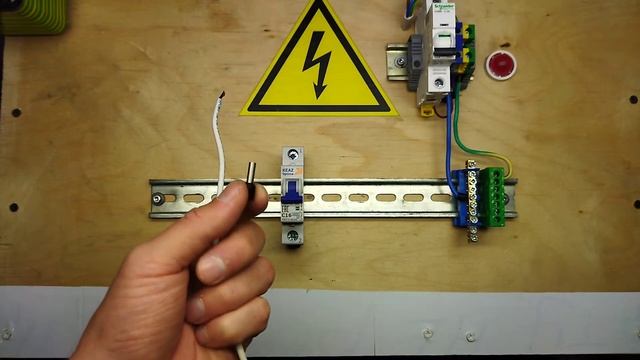 Как подключить два кабеля в один автомат по правилам. Как подключить два провода в автомат смотреть онлайн